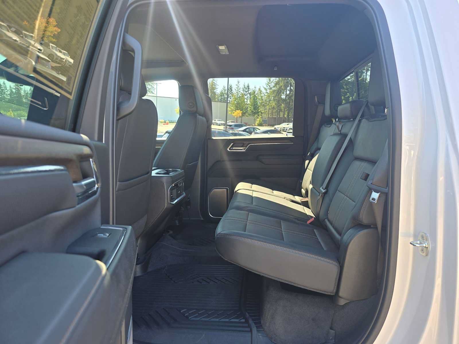 Used 2024 Chevrolet Silverado 2500 High Country w/ Technology Package AWD/4WD image 16