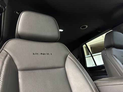 Used 2022 GMC Yukon Denali w/ Advanced Technology Package image 26