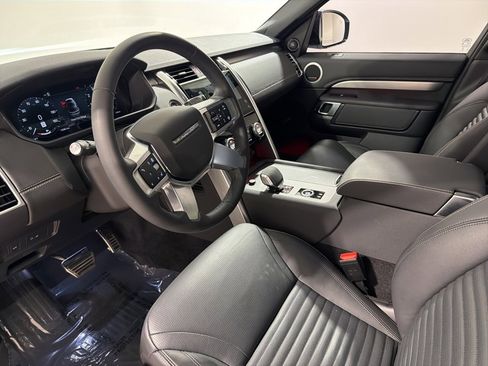 Used 2024 Land Rover Discovery Dynamic SE image 10