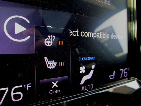 Used 2020 Volvo XC40 T5 Momentum w/ Protection Package Premier image 24