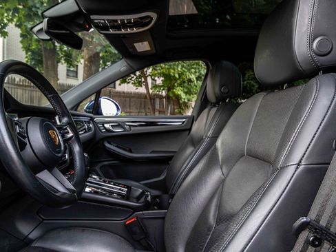 Used 2022 Porsche Macan image 9