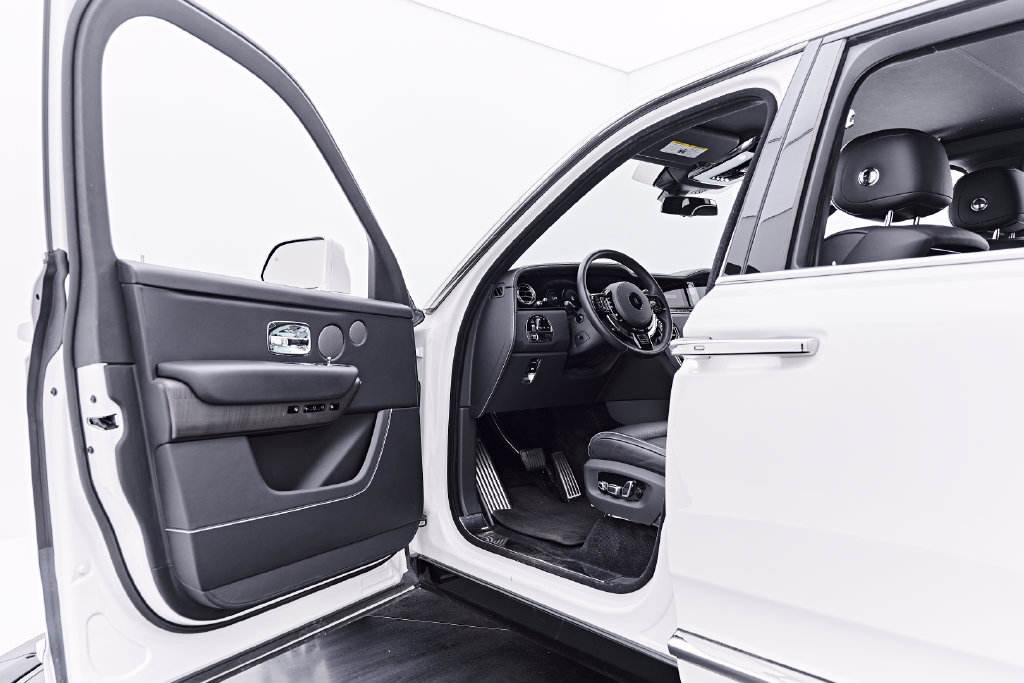 Used 2025 Rolls-Royce Cullinan AWD/4WD image 44