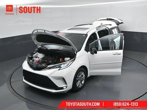 Used 2023 Toyota Sienna XSE w/ XSE Plus Package AWD/4WD image 58