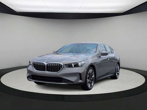 Used 2024 BMW 530i xDrive w/ Executive Package AWD/4WD image 4