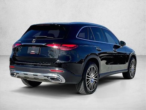 Used 2026 Mercedes-Benz GLC 300 image 2