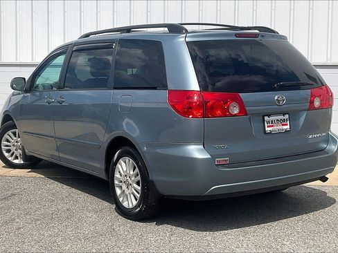 Used 2010 Toyota Sienna XLE FWD image 15