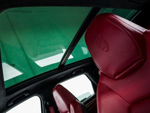 Used 2021 Porsche Cayenne Turbo image 21