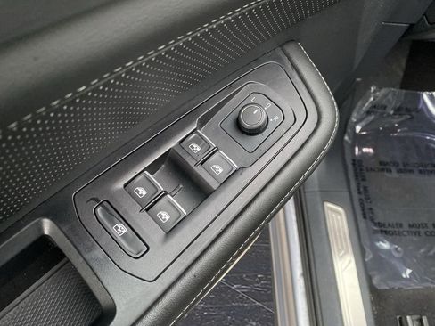 Certified 2024 Volkswagen Atlas Cross Sport SE image 29