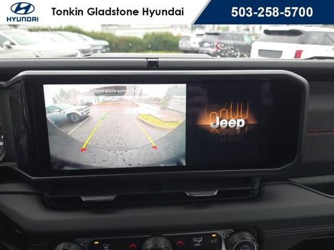 Used 2025 Jeep Wrangler Unlimited Rubicon image 16