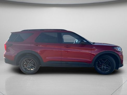 Used 2025 Ford Explorer ST-Line w/ ST-Line Street Pack AWD/4WD image 8
