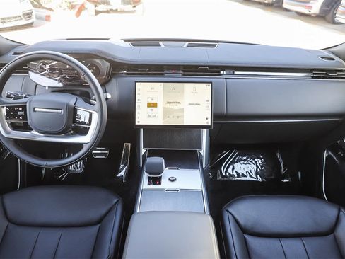 New 2026 Land Rover Range Rover SE image 12