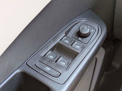 New 2026 Volkswagen Taos SE FWD image 26