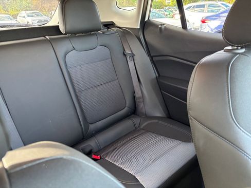 Used 2025 Chevrolet Trax LT w/ LT Convenience Package image 37