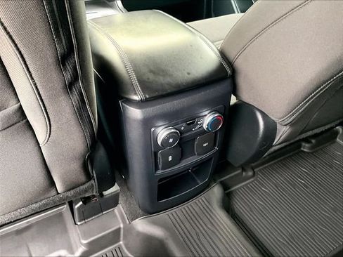 Used 2021 Ford Explorer XLT AWD/4WD image 29