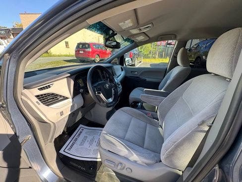 Used 2016 Toyota Sienna LE image 13
