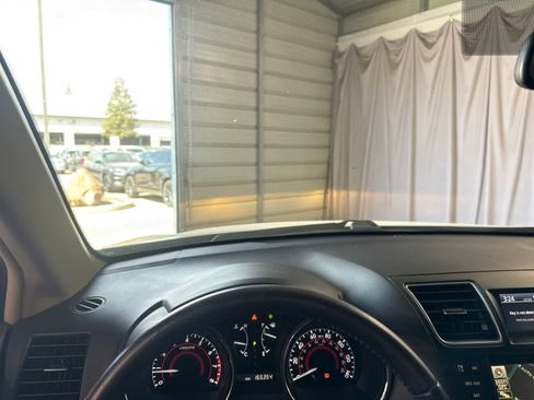 Used 2012 Toyota Highlander Limited w/ Tow Pkg AWD/4WD image 26