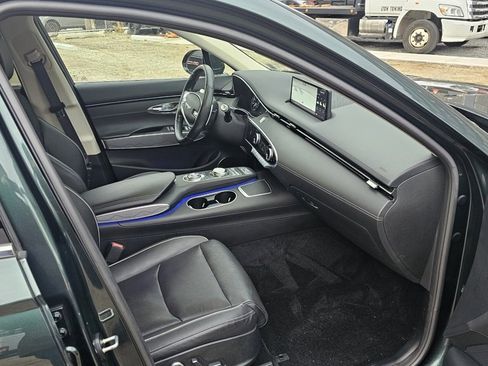 Used 2022 Genesis GV70 2.5T w/ Advanced Package image 11