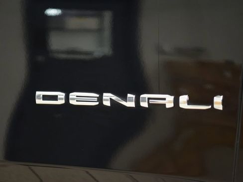Used 2024 GMC Yukon Denali Ultimate AWD/4WD image 17