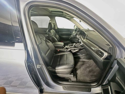 Used 2025 Kia Telluride S FWD image 33