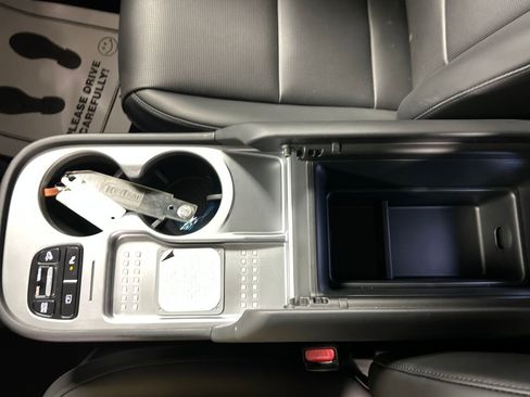 Used 2026 Hyundai Ioniq 9 SEL w/ Tow & Go Package image 19