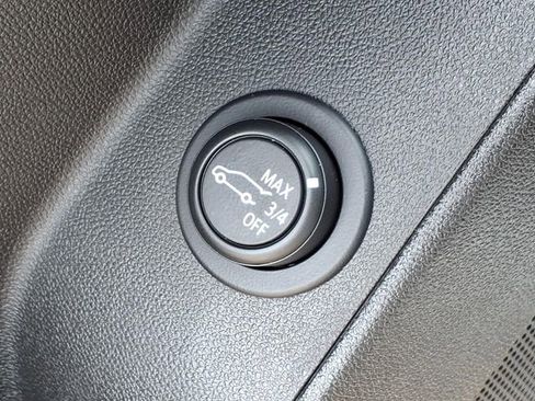 Used 2023 Chevrolet Equinox LT AWD/4WD image 18