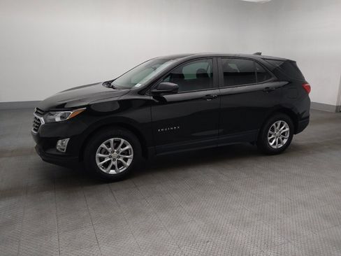 Used 2020 Chevrolet Equinox LS FWD image 2