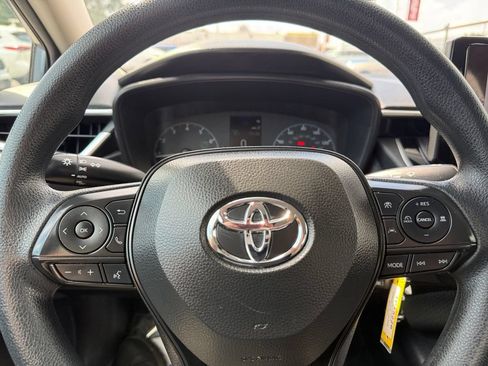 Used 2024 Toyota Corolla LE FWD image 32