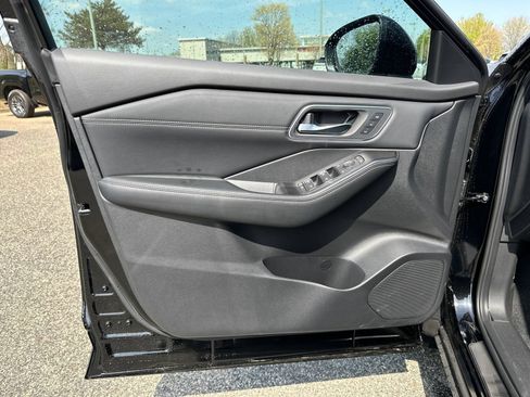 New 2026 Nissan Rogue Platinum w/ Tech Package AWD/4WD image 8