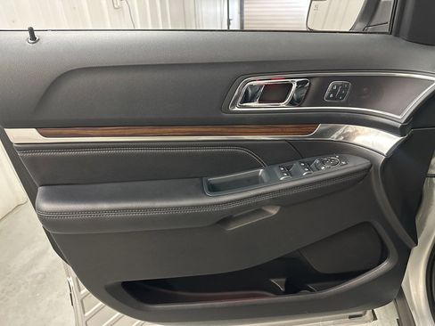 Used 2016 Ford Explorer Limited image 12