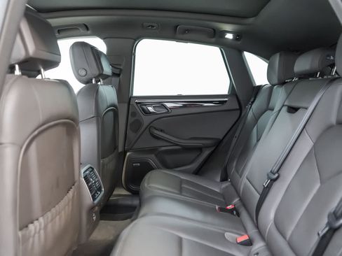 Certified 2024 Porsche Macan AWD/4WD image 23