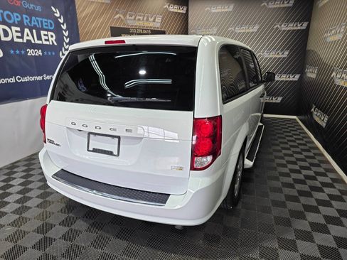 Used 2019 Dodge Grand Caravan SE image 14