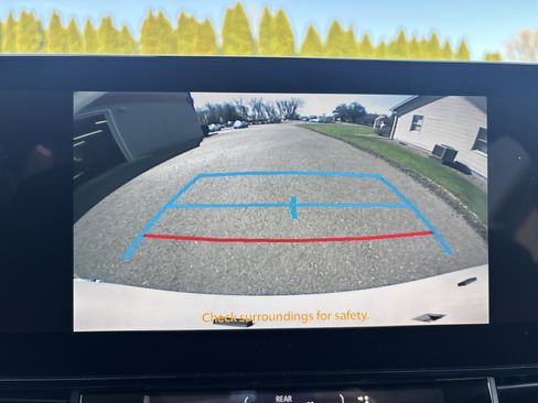 Used 2025 Toyota Sienna XLE image 28