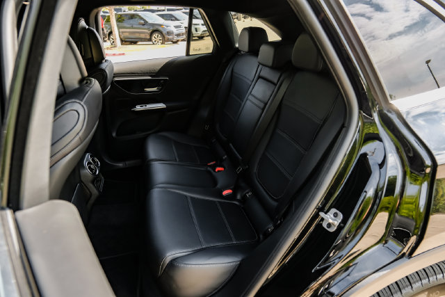 Used 2025 Mercedes-Benz GLC 300 4MATIC image 48
