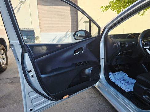 Used 2018 Toyota Prius Prime Premium image 10