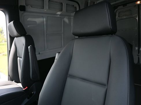 Used 2025 Mercedes-Benz Sprinter 2500 image 5