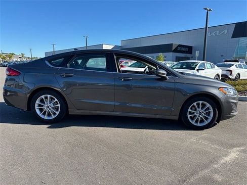 Used 2020 Ford Fusion SE image 16