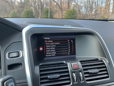 Used 2012 Volvo XC60 T6 R-Design image 23