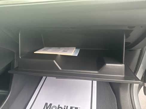 Used 2025 Chevrolet Traverse LT image 13