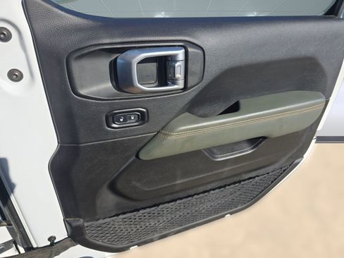 Used 2025 Jeep Gladiator Mojave image 29