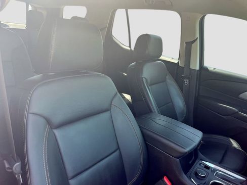 Used 2021 Chevrolet Traverse LT w/ LT Premium Package image 30