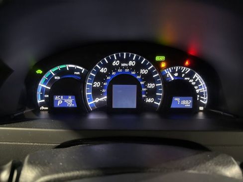 Used 2014 Toyota Camry XLE w/ Leather Package image 18