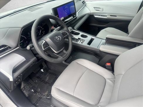 Certified 2025 Toyota Sienna XLE w/ XLE Plus Package image 13