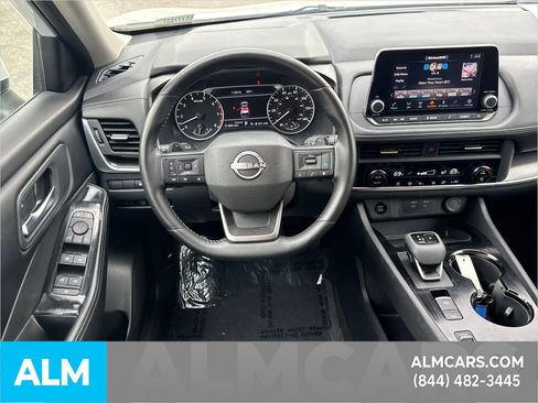 Used 2025 Nissan Rogue SV FWD image 28