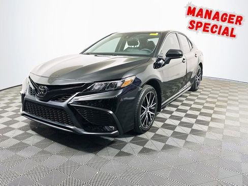 Used 2021 Toyota Camry SE FWD image 4