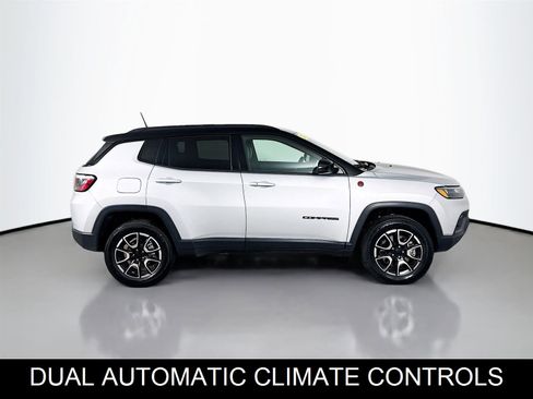 Used 2024 Jeep Compass Trailhawk AWD/4WD image 16