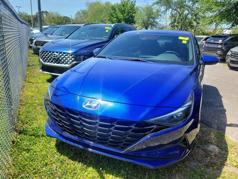 Used 2023 Hyundai Elantra Blue image 1