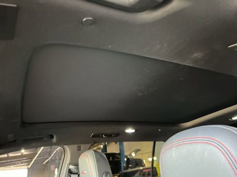 Used 2025 Chevrolet Traverse Z71 w/ Enhanced Driving Package image 9