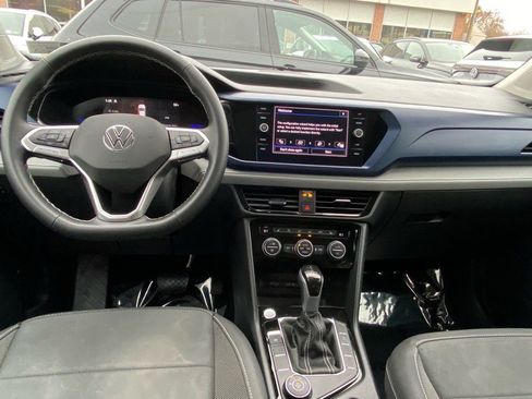 Certified 2024 Volkswagen Taos SE w/ Panoramic Sunroof Package image 9