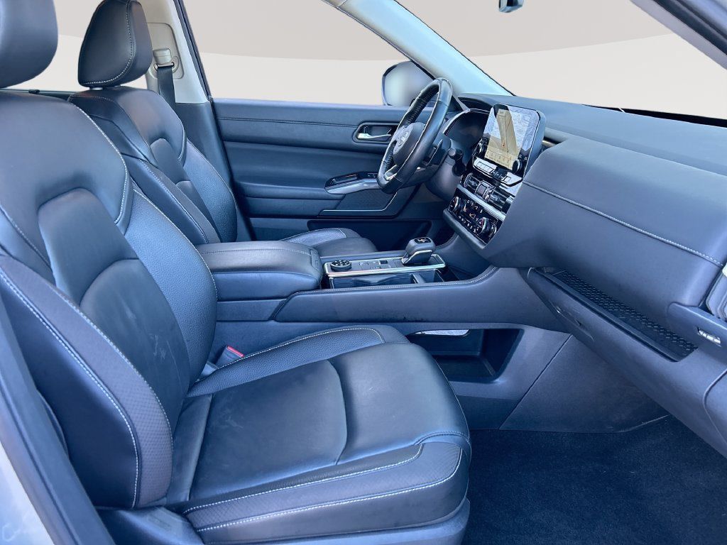 Used 2025 Nissan Pathfinder SL w/ Black Appearance Package AWD/4WD image 29