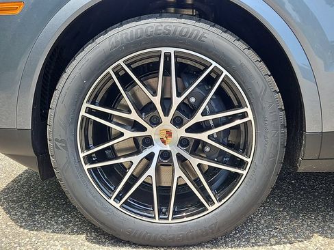 Certified 2026 Porsche Cayenne AWD/4WD image 8